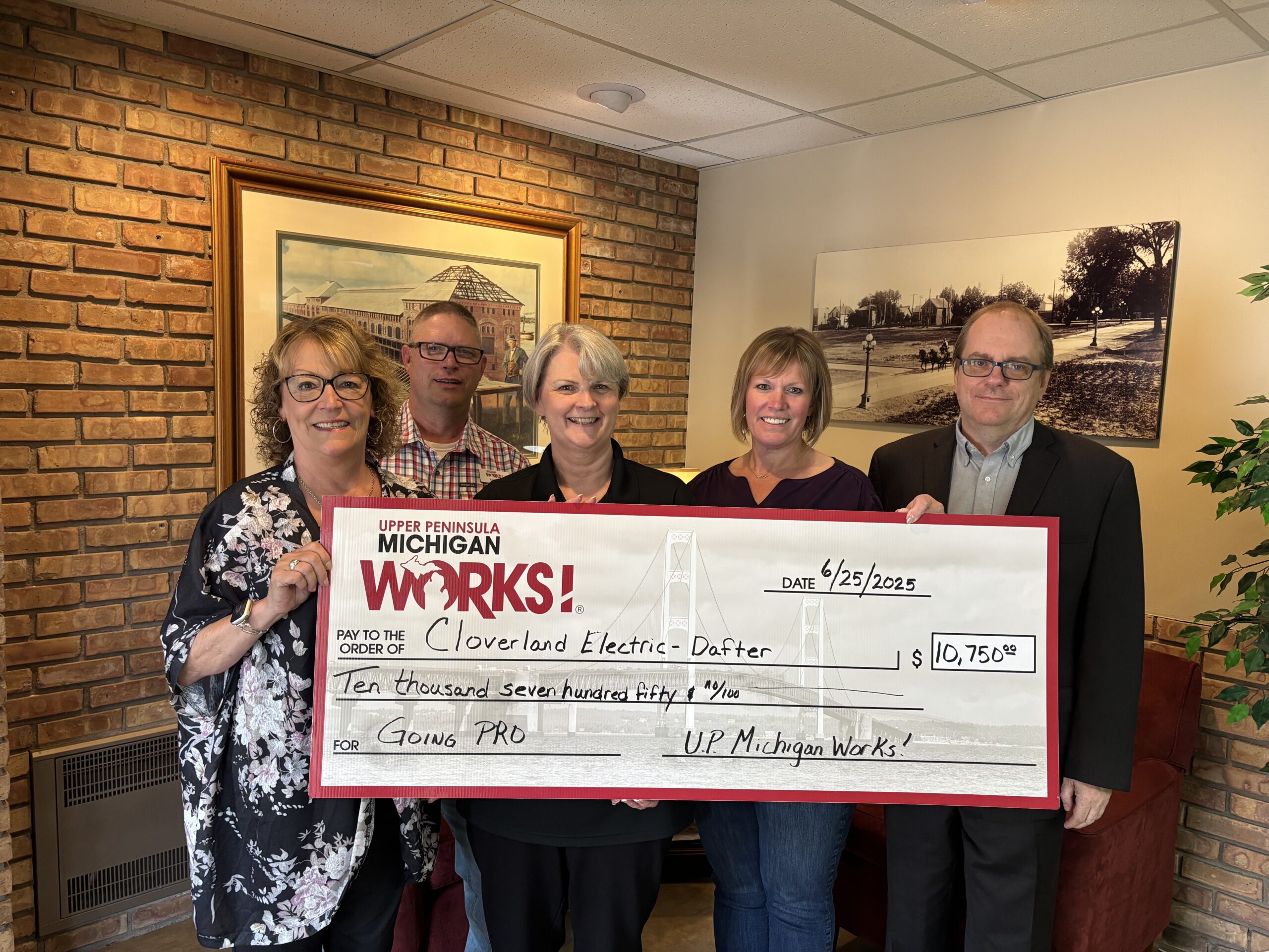 Cloverland Electric-Dafter check presentation
